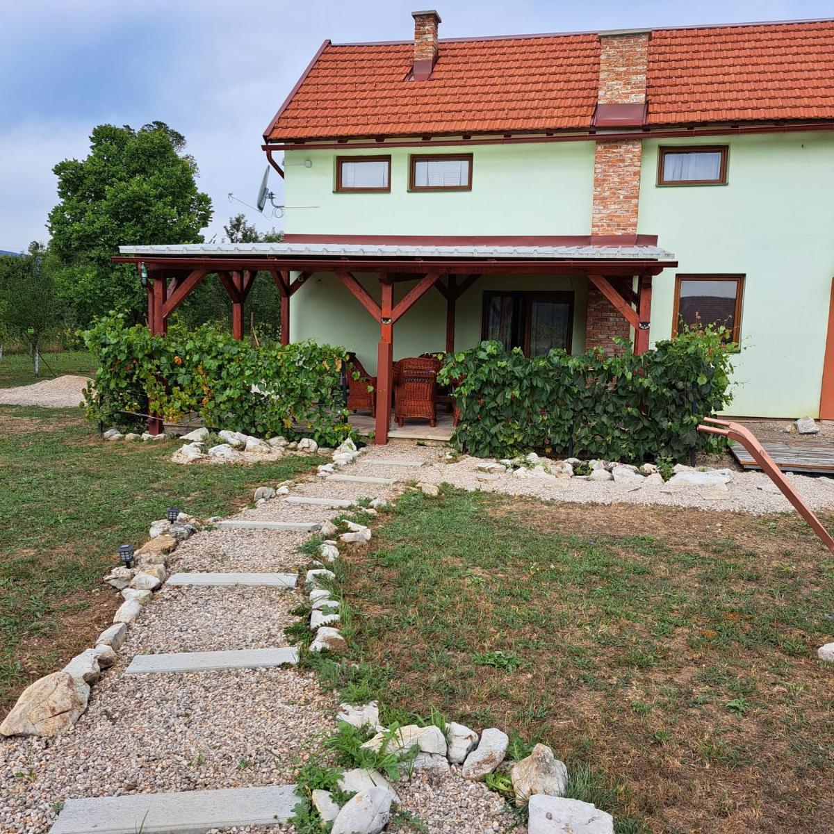 Propolis house - Housity