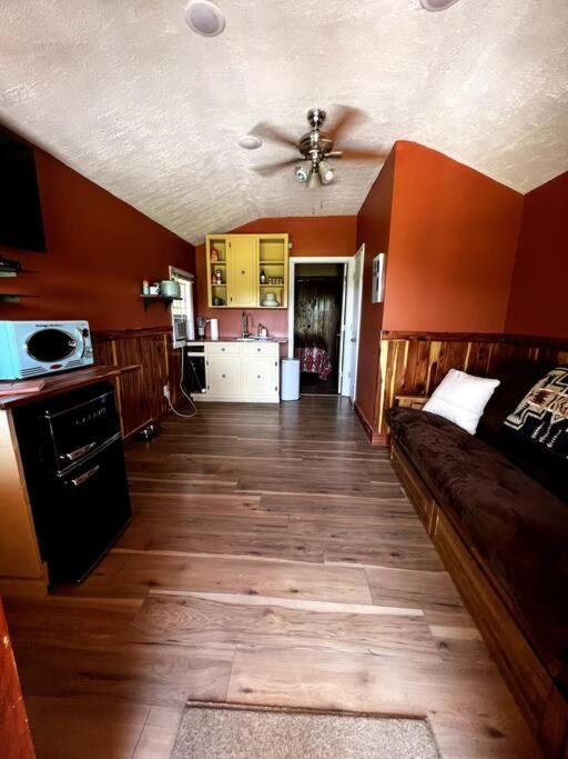 Sunset Hillside Cabin C on Horse Farm w Hiking - Housity