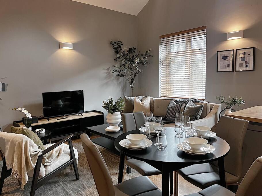 Cosy 2 Bedroom Apartment - Housity