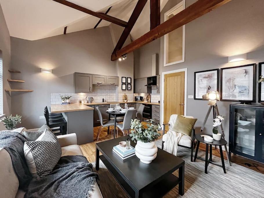 Cosy 2 Bedroom Apartment - Housity