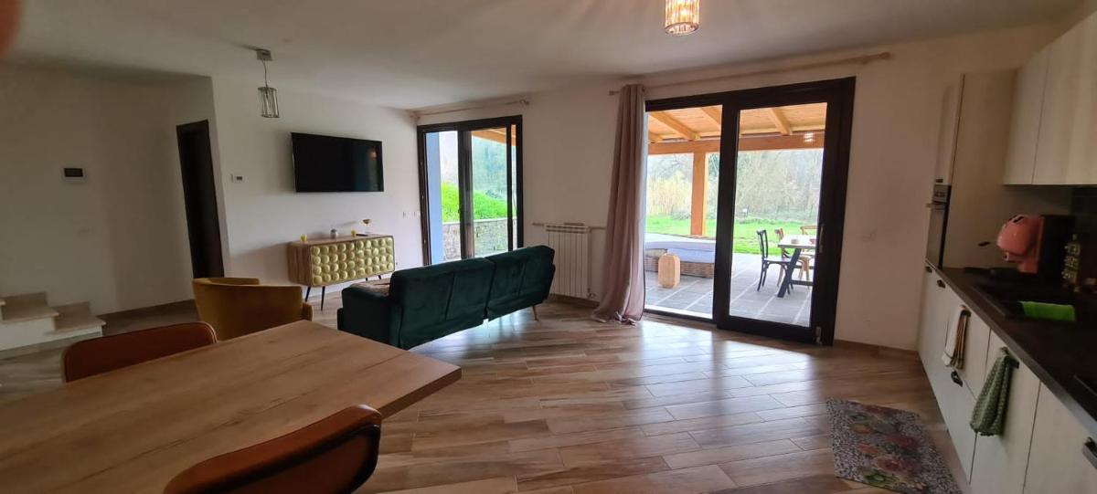 Suitetrails - Villa Azzurra immersa nel Verde tra Firenze, Arezzo e Siena