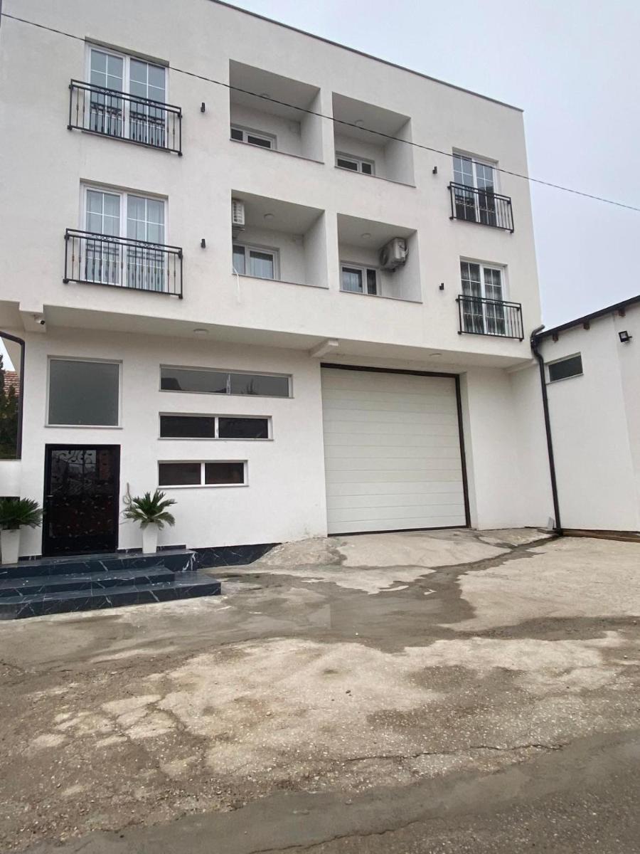 White Apartments 1 - Housity