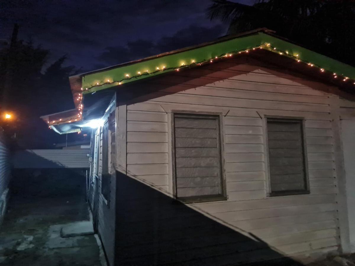 Lupit's Guest House - Housity