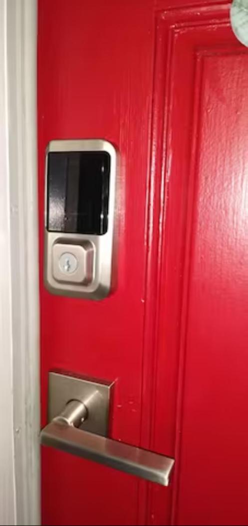 House with New Addition King Size Bed, close to Downtown, St Helena, Kenwood - Housity