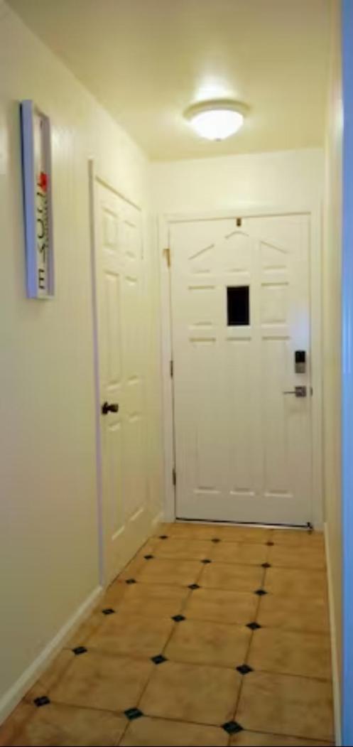 House with New Addition King Size Bed, close to Downtown, St Helena, Kenwood - Housity
