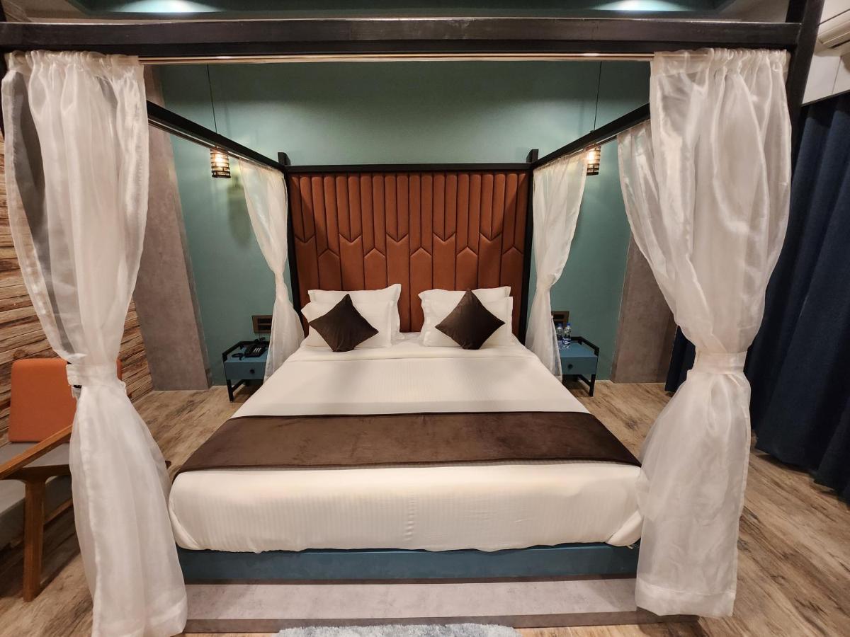 VITS Select Avadh Heritage Resort - Housity