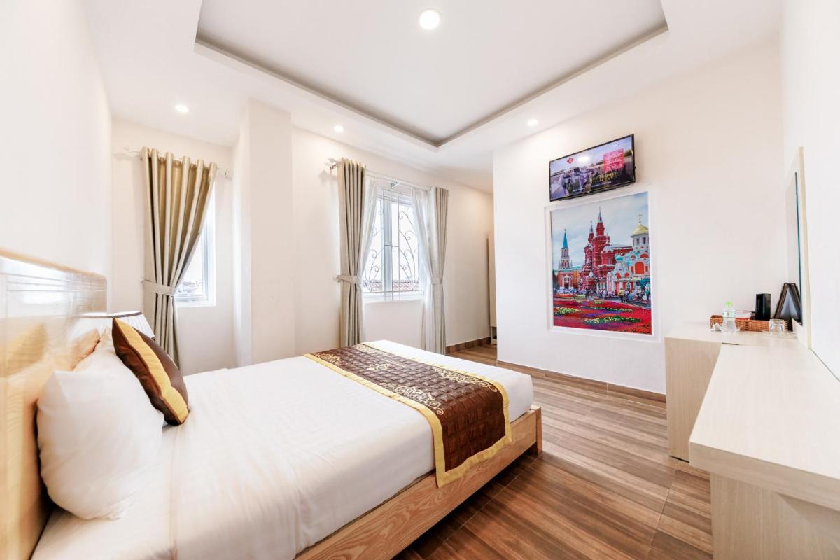 Golden Bee Hotel - Housity