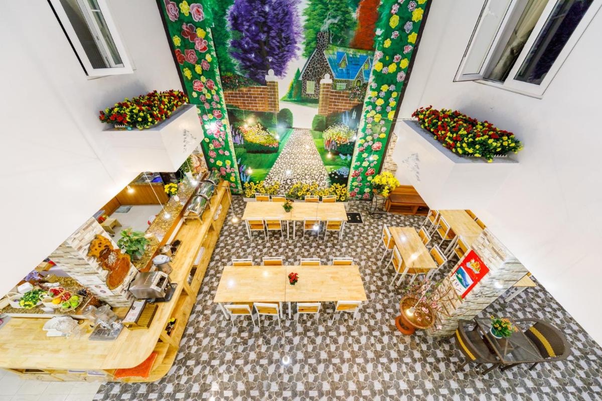 Golden Bee Hotel - Housity
