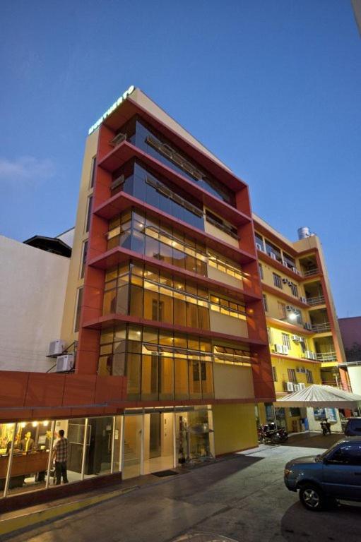 M Citi Suites - Housity