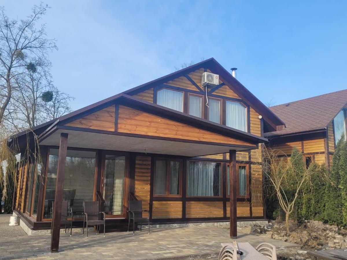 Lake Village 11 - Housity
