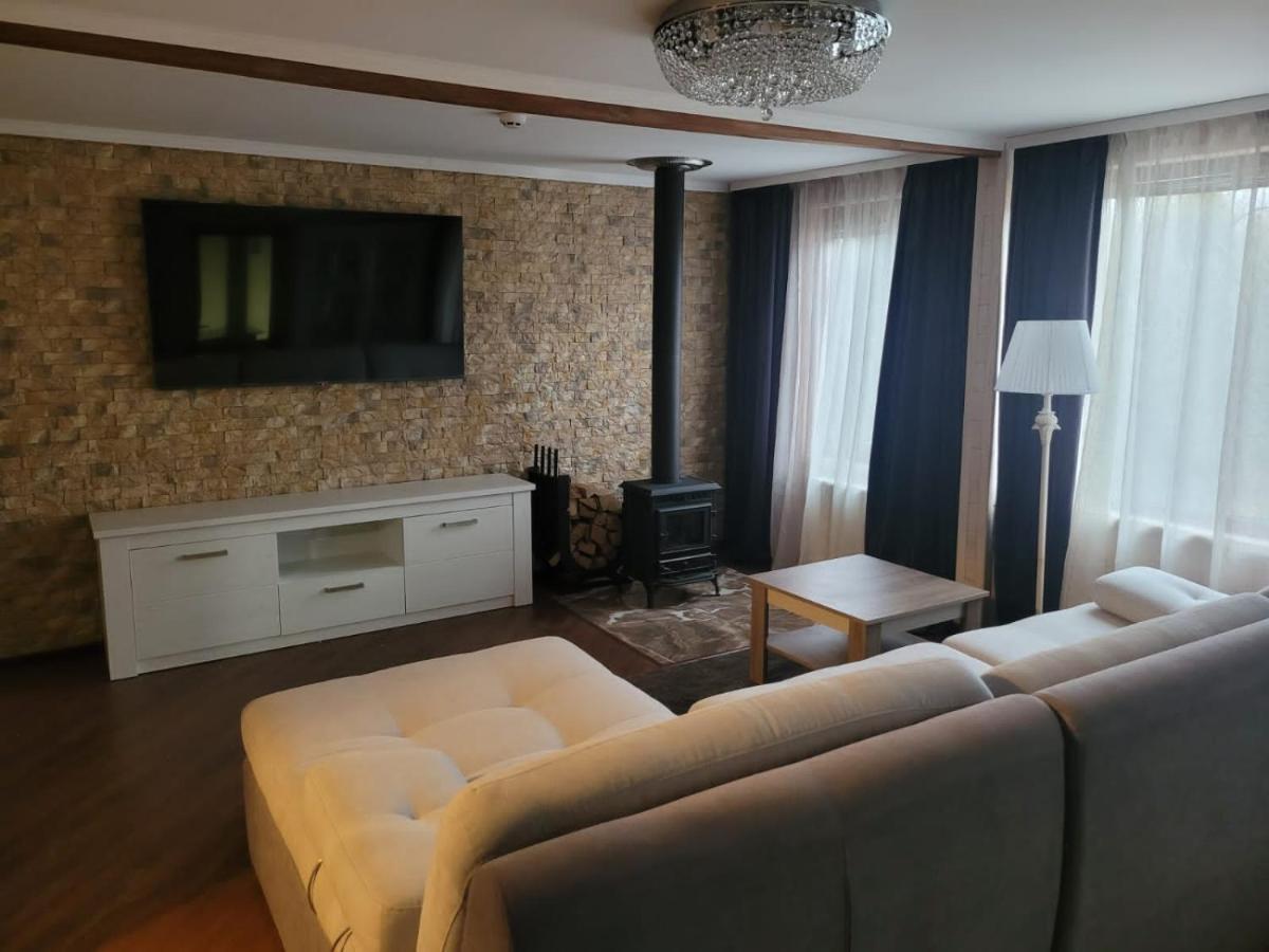 Lake Village 11 - Housity