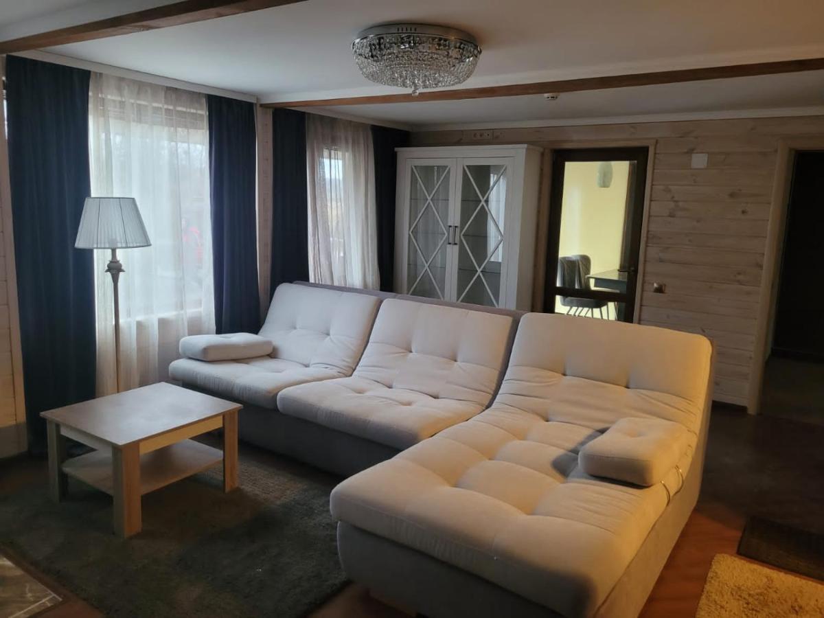 Lake Village 11 - Housity