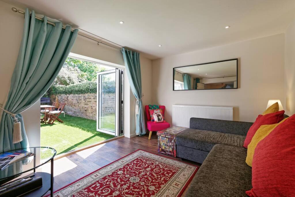Garden Oasis - Housity