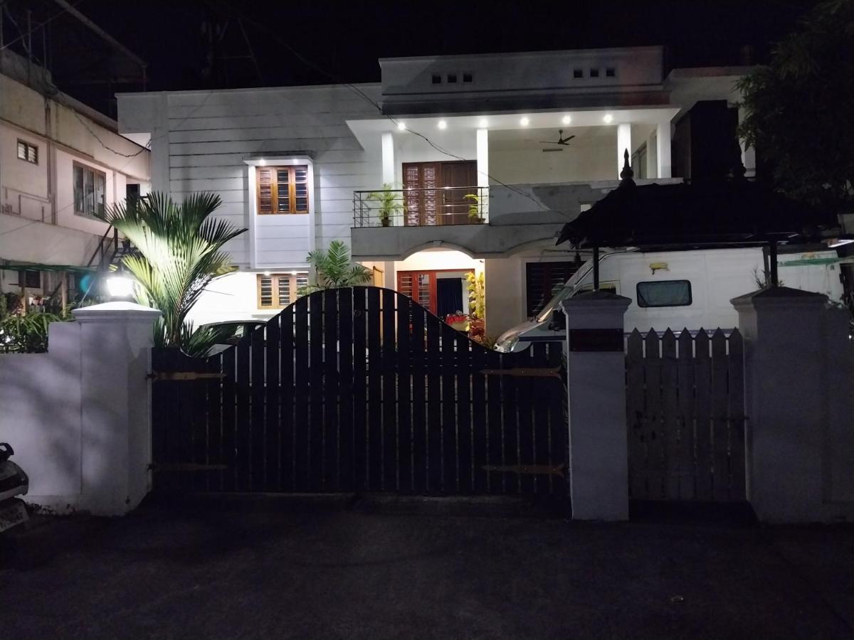 lloydskochi home stay - Housity