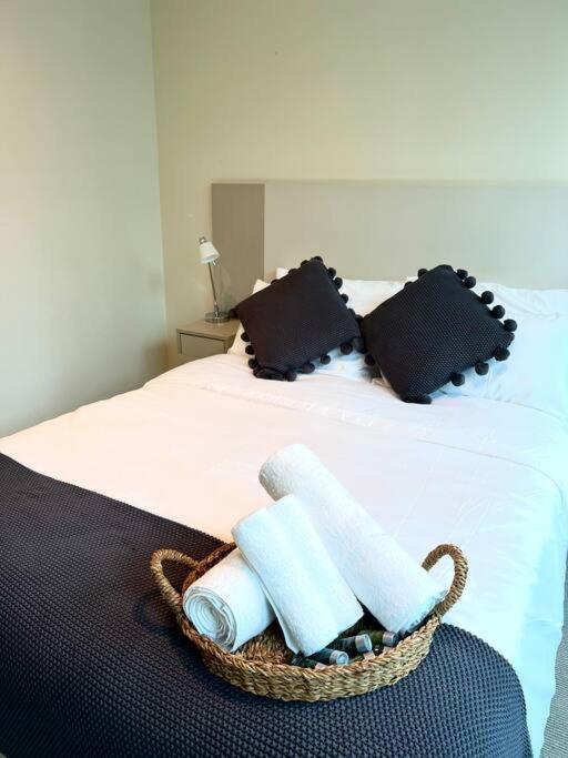 Suitetrails - Bright One Bedroom Apartment in Melbourne CBD