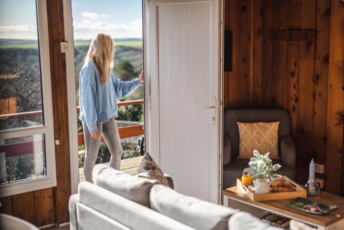 Timber Hill Self Catering Cedar Lodges - Housity