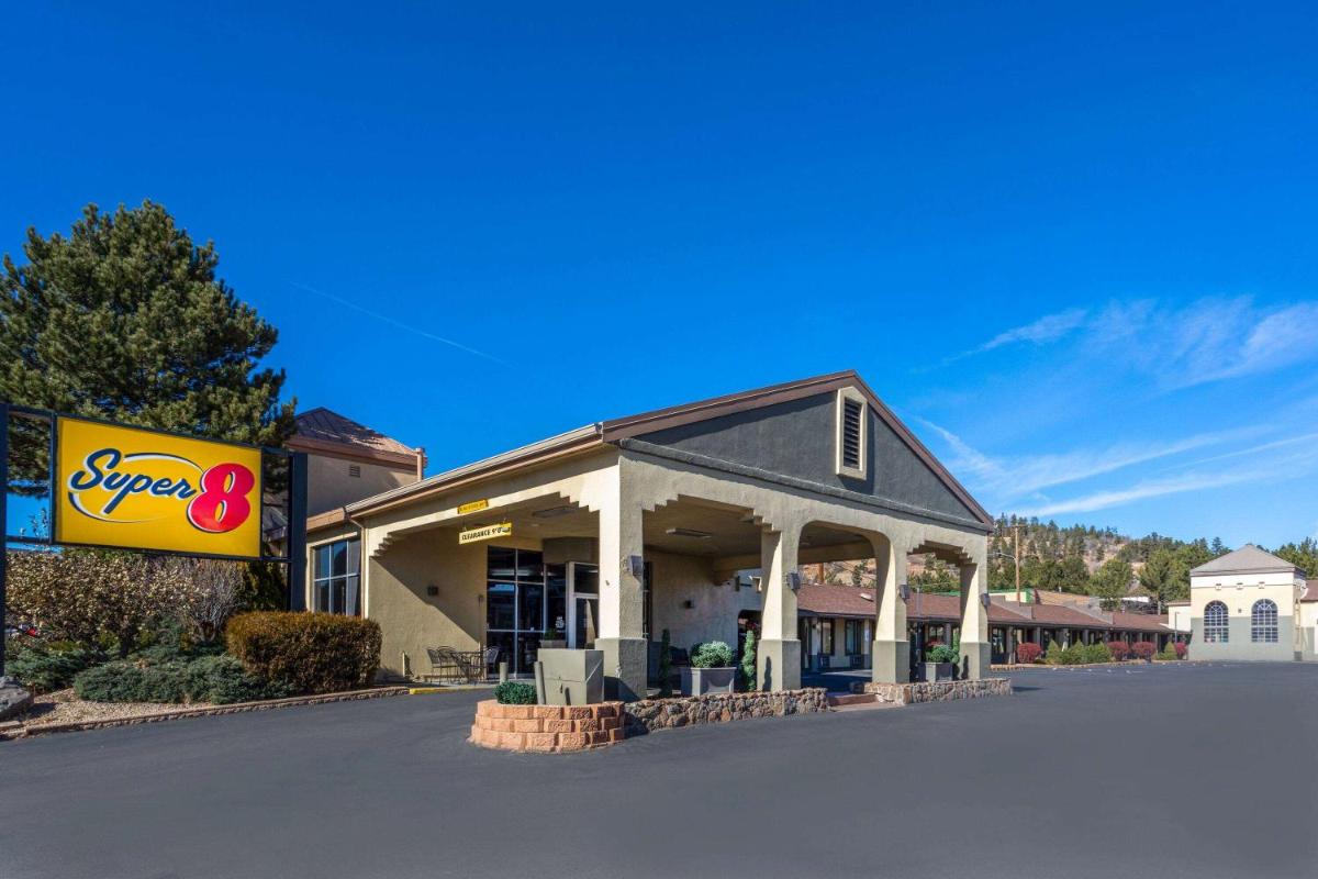 Super 8 by Wyndham NAU/Downtown Conference Center - Housity