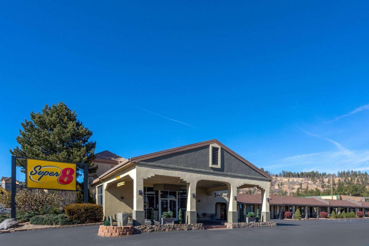 Super 8 by Wyndham NAU/Downtown Conference Center - Housity