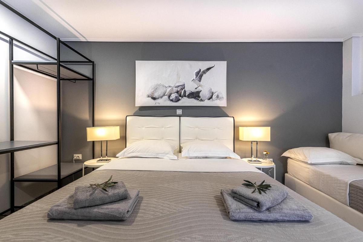 Comfort Stay Airport Studios - FREE shuttle from the Athens airport - Housity