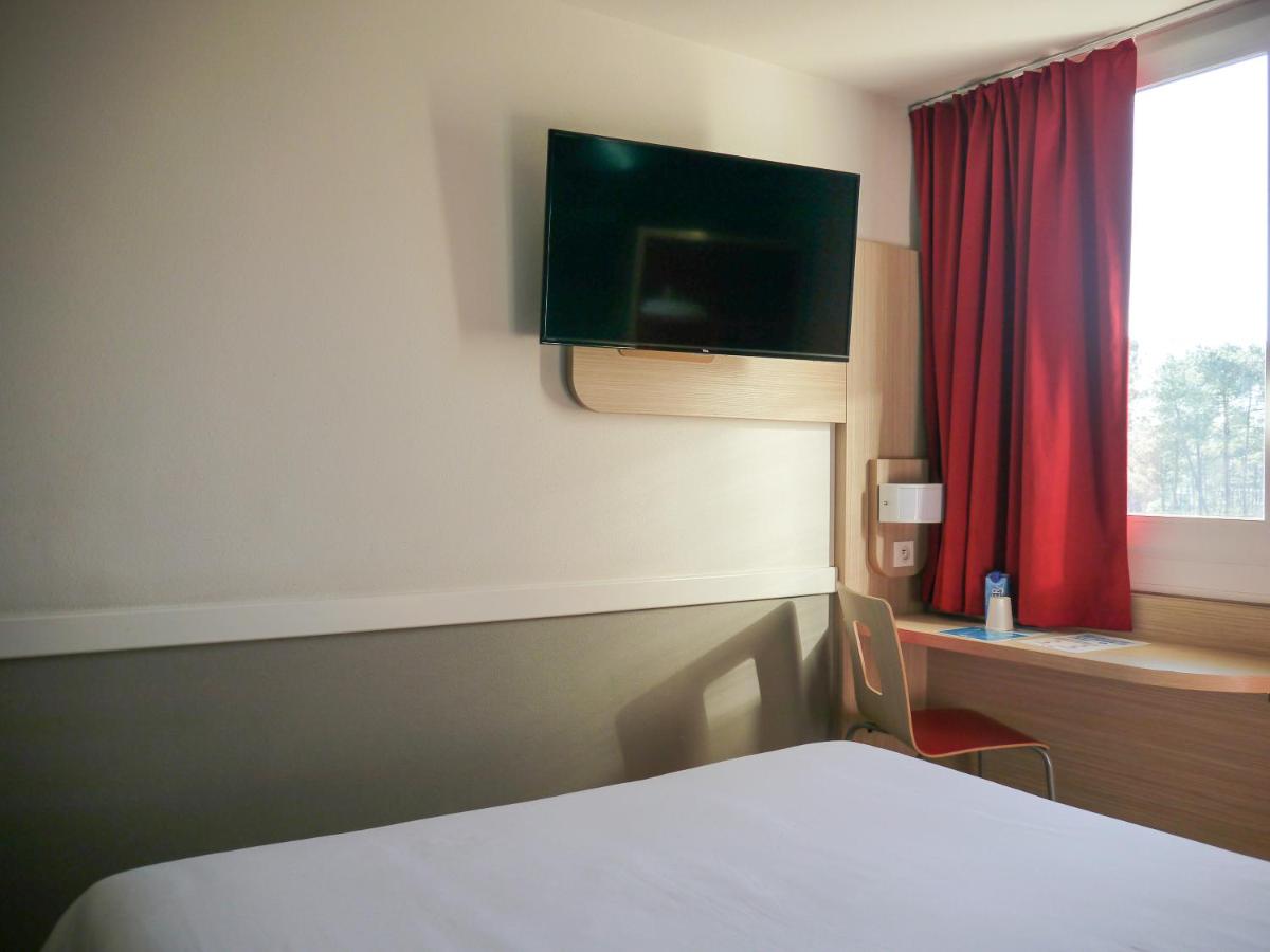 Kyriad Direct Mont De Marsan - St Avit - Housity
