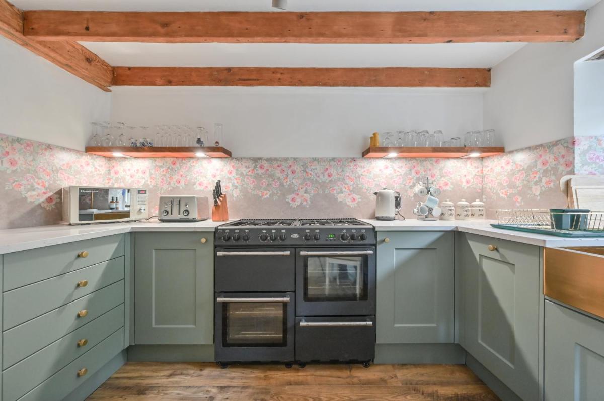 Cosy Bake Cottage, Great Location in Looe, Cornwall - Housity