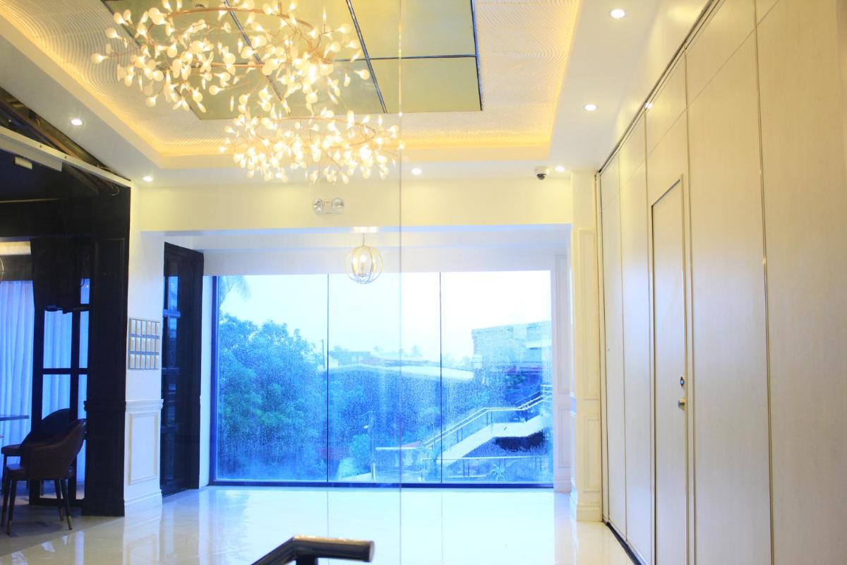 The Blu Hotel - Housity