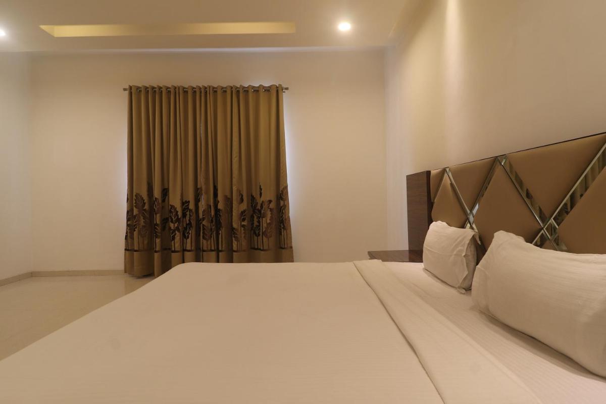 EKASILA GRAND HOTEL - Housity