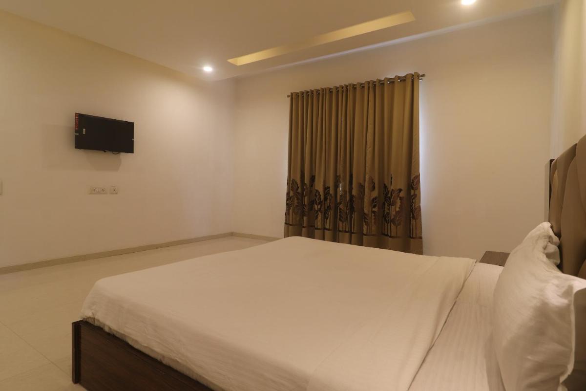 Suitetrails - EKASILA GRAND HOTEL
