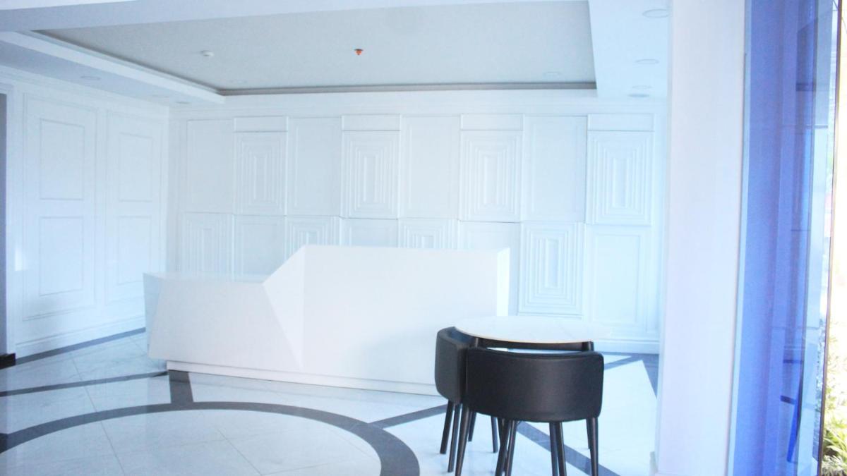 The Blu Hotel - Housity