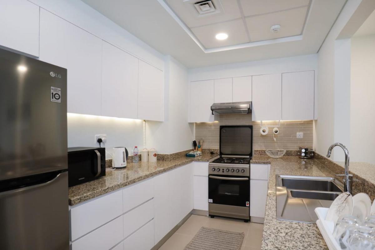 Luxurious 2 bedroom + Maid room Apartment with Burj Khalifa View - Housity