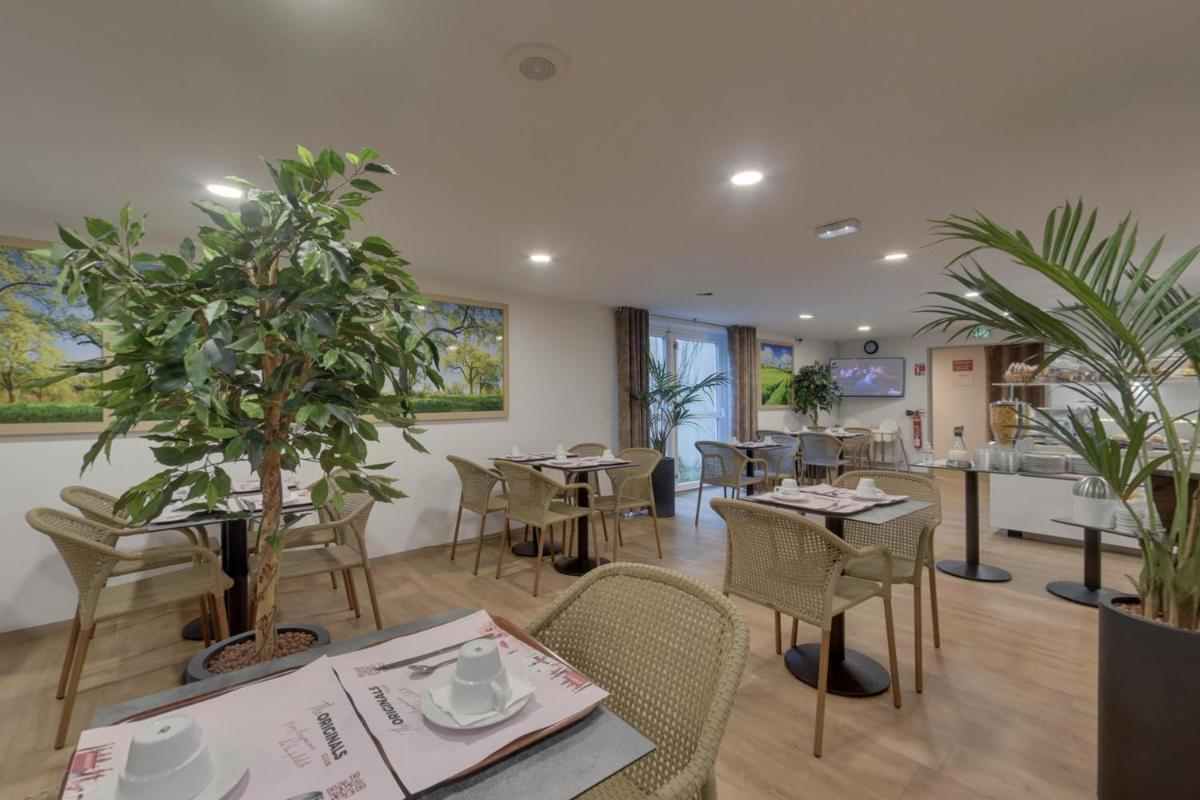 Hotel The Originals Bernay Acropole - Housity
