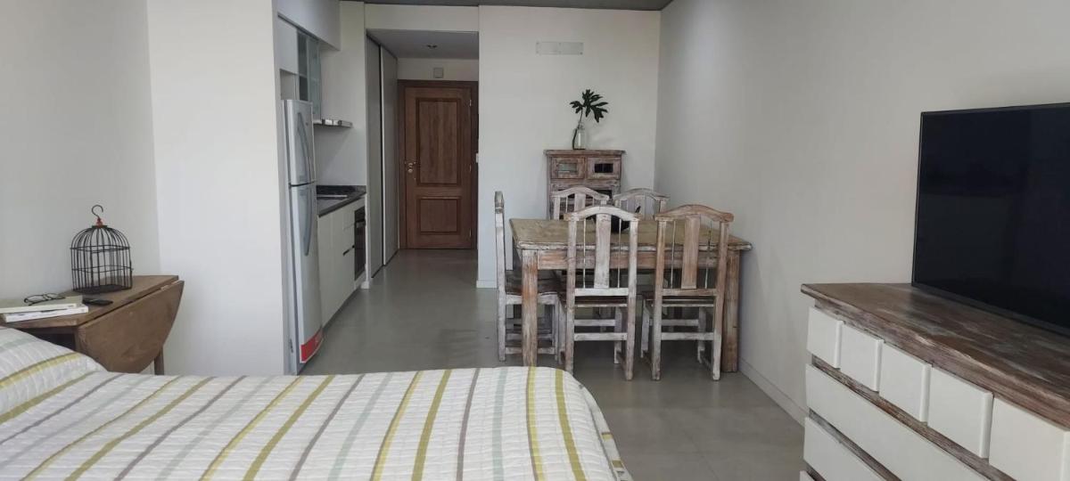 Espacioso monoambiente en pleno centro - Housity