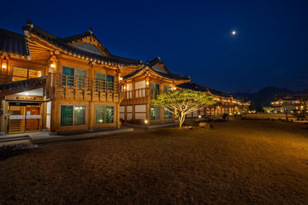 Suitetrails - Jeonju Wangyijimil Hanok Hotel