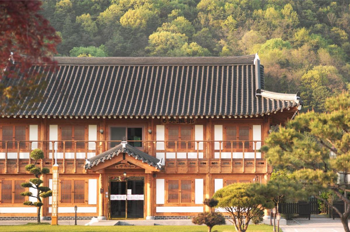 Suitetrails - Jeonju Wangyijimil Hanok Hotel
