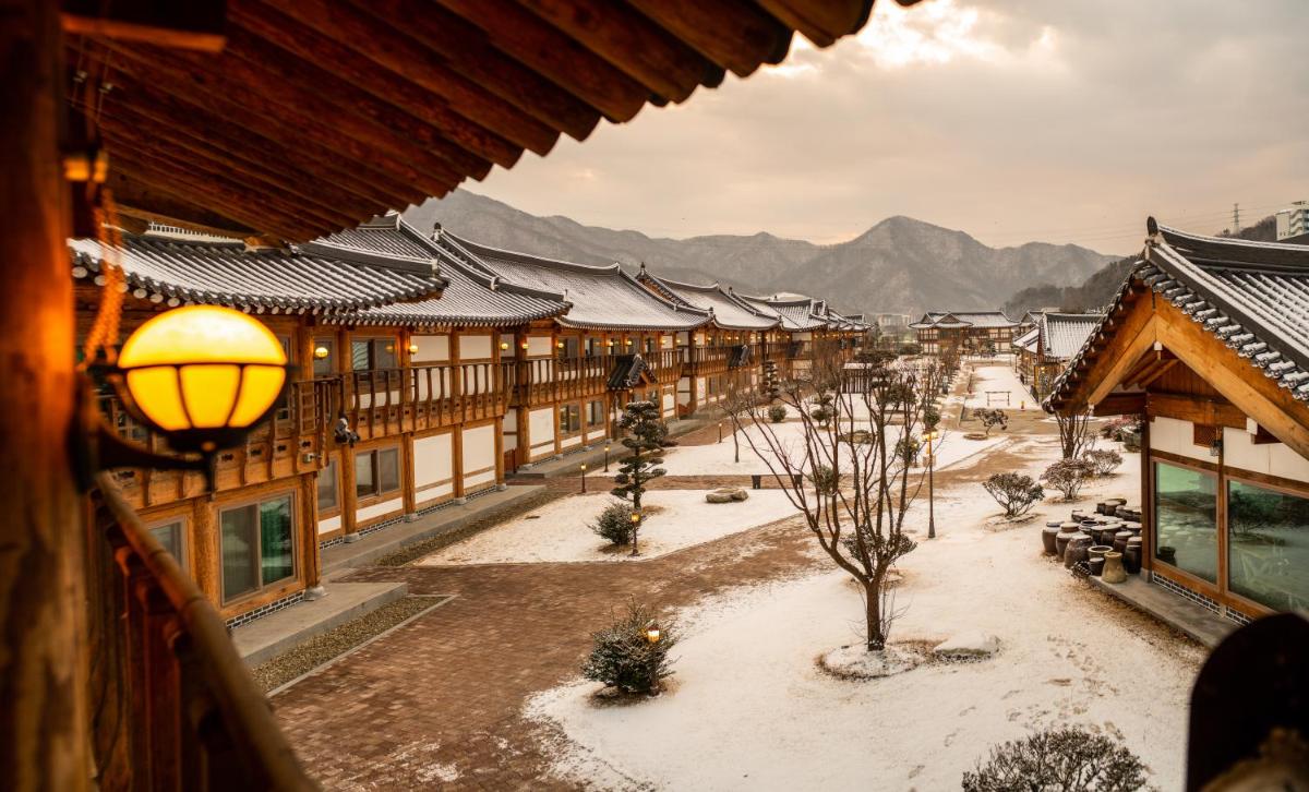 Suitetrails - Jeonju Wangyijimil Hanok Hotel