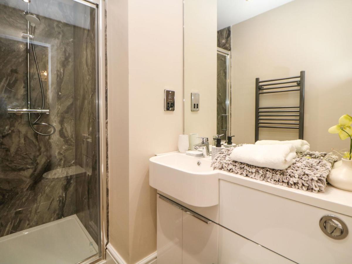 Shenton Terrace - Housity
