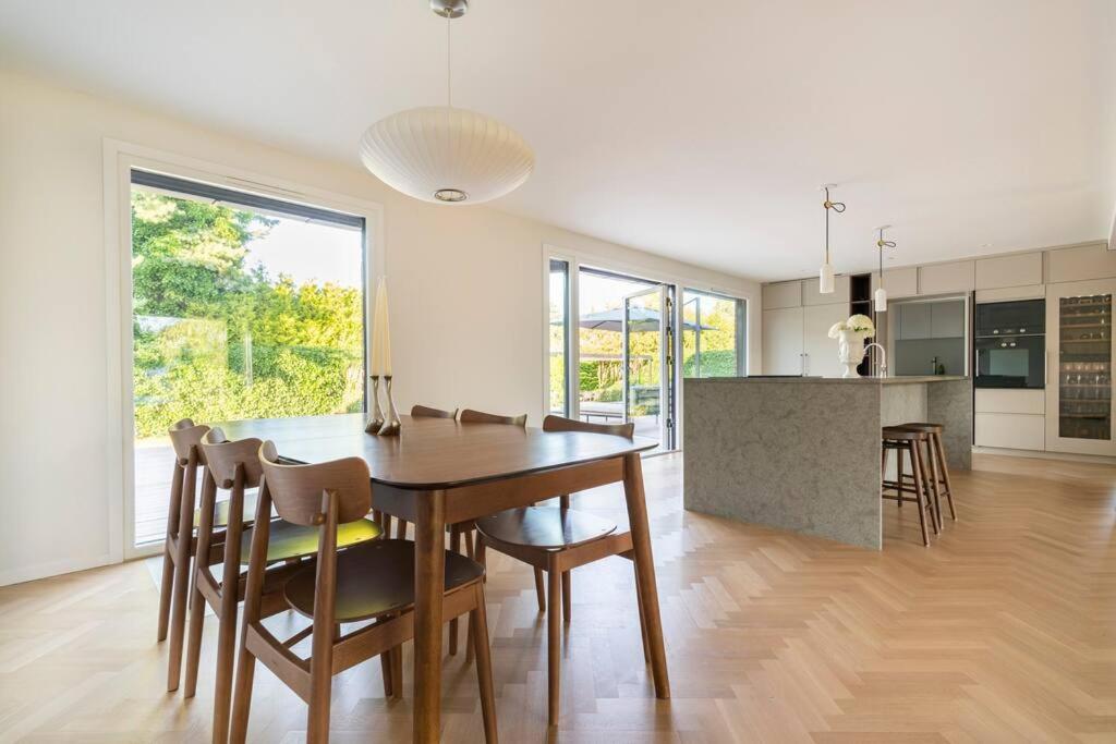Villa Falsterbo - Beachside Luxury with Private Hot Tub - Housity