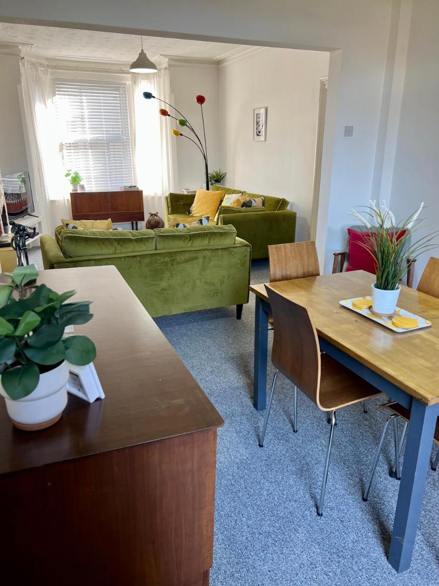 Contemporary 2 Bedroom Victorian Town House - Hizvo