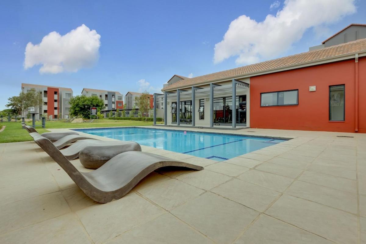 Cosy Butterfly Comforts 2 Bed Top Floor Unit - Housity