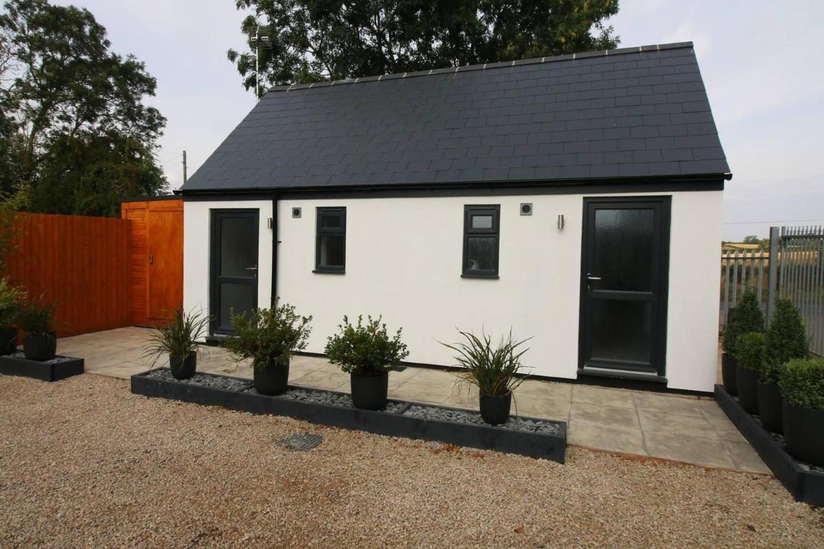 Cosy twin or double Studio near Shearsby England - Housity