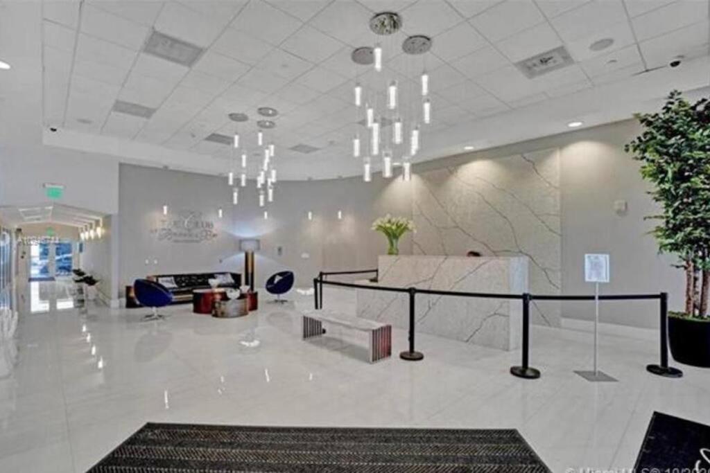 The Club At Brickell Bay Condominium - Housity