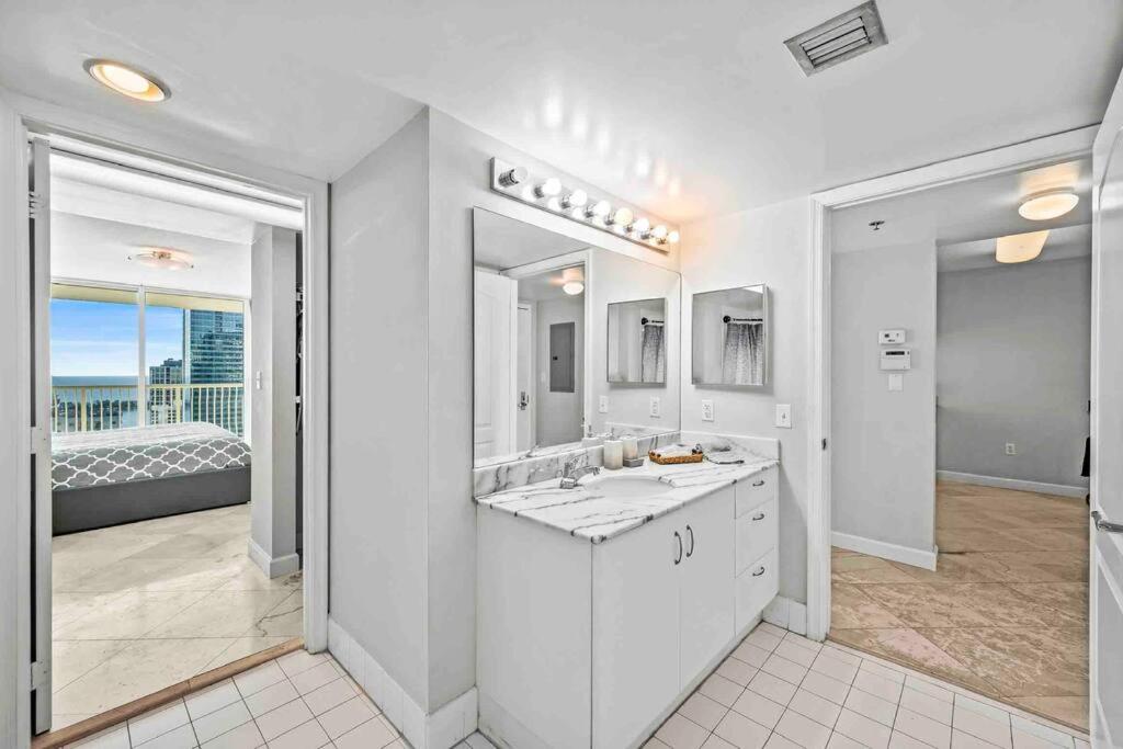 The Club At Brickell Bay Condominium - Housity