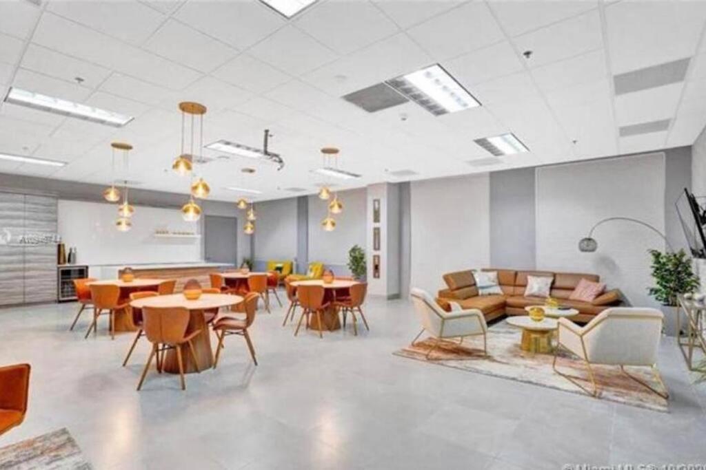 The Club At Brickell Bay Condominium - Housity