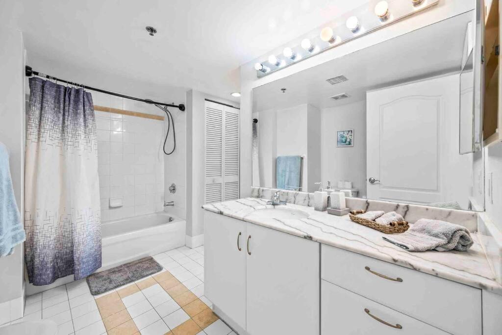 The Club At Brickell Bay Condominium - Housity