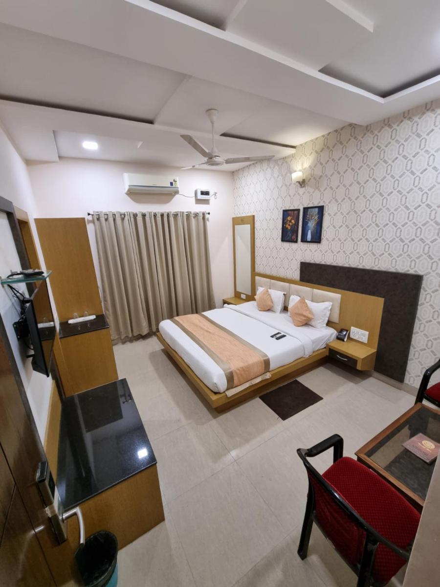 THE SHABARI Hotel & Resort - Housity