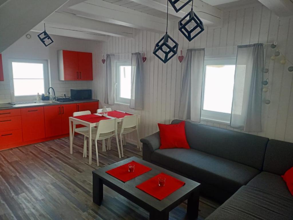 Kolorowe Domki - Housity