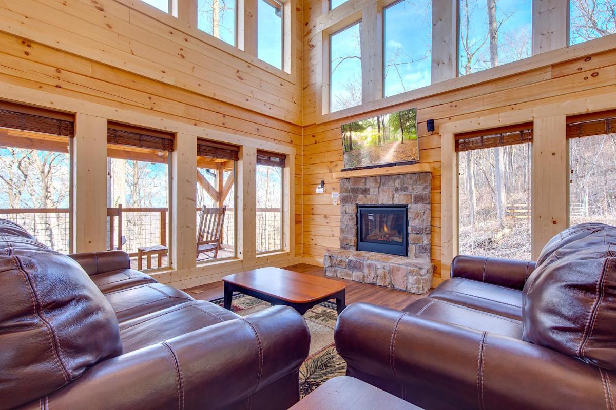 Back to Nature, 2 Bedroom, Fireplace, Hot Tub, WiFi, Pet Friendly, Sleeps 6 - Housity