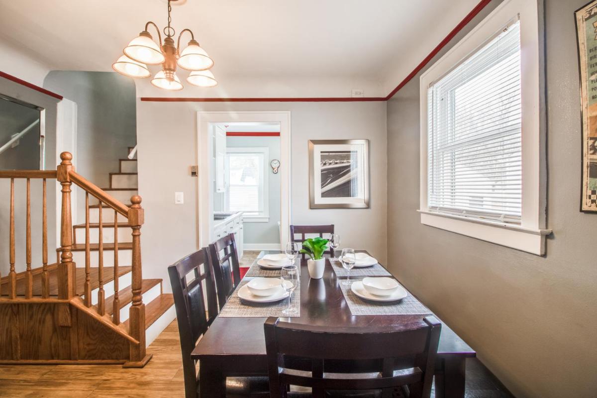 AutoManiac Manor 3B/2Bath Great Location Pontiac! - Housity