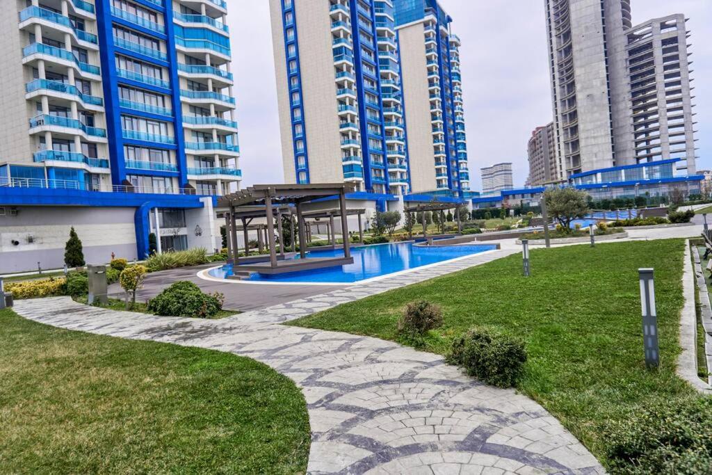Luxurious and Comfy Views Pool Sauna Parking - Housity