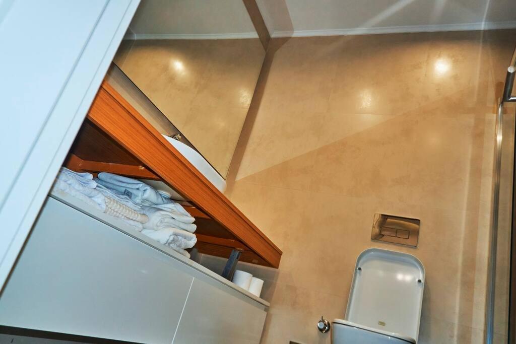 Luxurious and Comfy Views Pool Sauna Parking - Housity